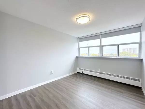 2575 Danforth AVE #517, Toronto E02, ON M4C 1L5