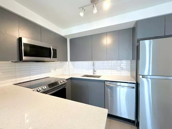 3385 Dundas ST W #708, Toronto W02, ON M6S 2S2