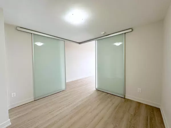 763 Woodbine AVE #603, Toronto E02, ON M4E 2J4