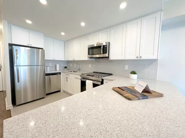 17 Brookbanks DR #606, Toronto C13, ON M3A 3R9