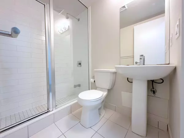 763 Woodbine AVE #603, Toronto E02, ON M4E 2J4