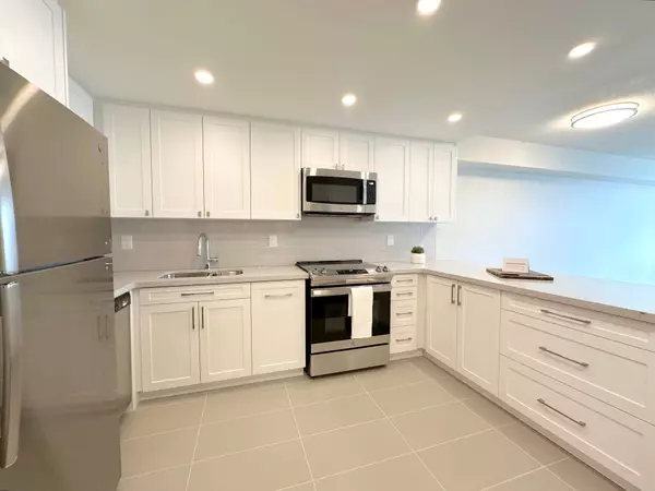 17 Brookbanks DR #606, Toronto C13, ON M3A 3R9