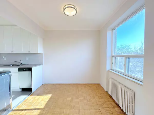 437 Glen Park AVE #407, Toronto W04, ON M6B 2E8