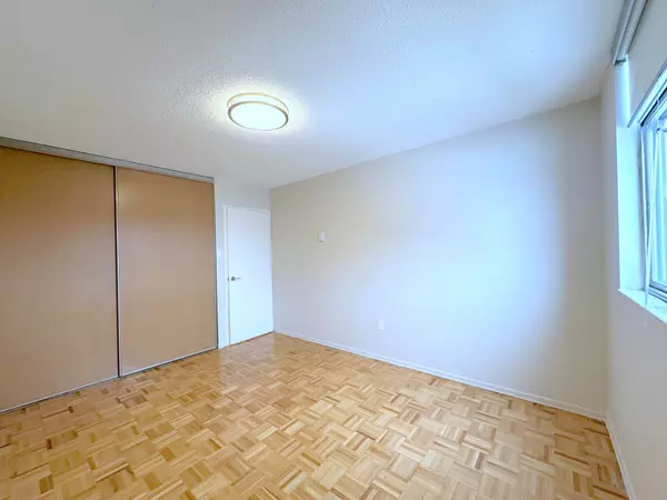 30 Denton AVE #504, Toronto E06, ON M1L 4P2