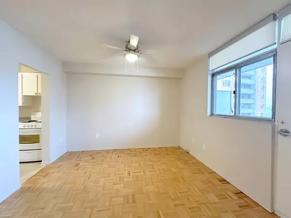 30 Denton AVE #504, Toronto E06, ON M1L 4P2