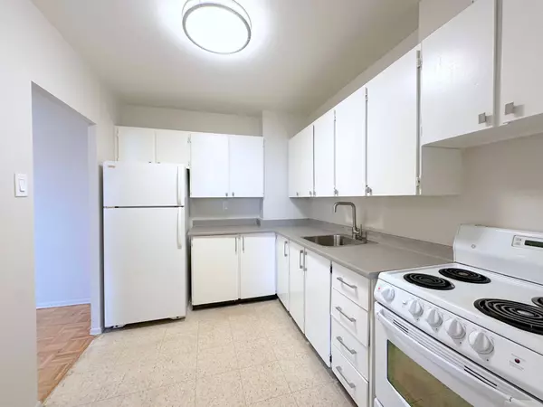 30 Denton AVE #504, Toronto E06, ON M1L 4P2