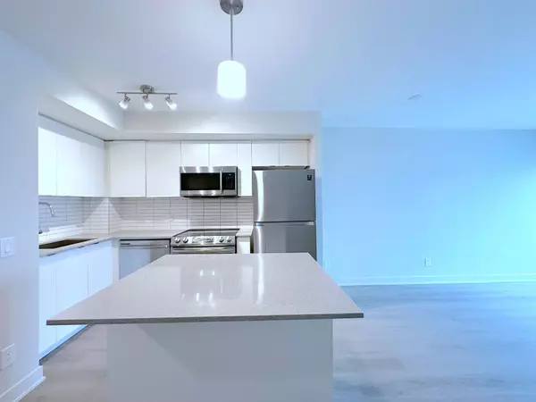 3385 Dundas ST W #409, Toronto W02, ON M6S 2S2