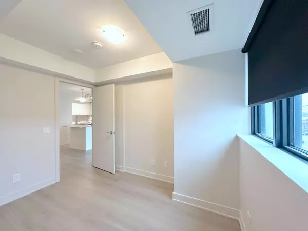 3385 Dundas ST W #409, Toronto W02, ON M6S 2S2