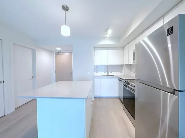 3385 Dundas ST W #409, Toronto W02, ON M6S 2S2