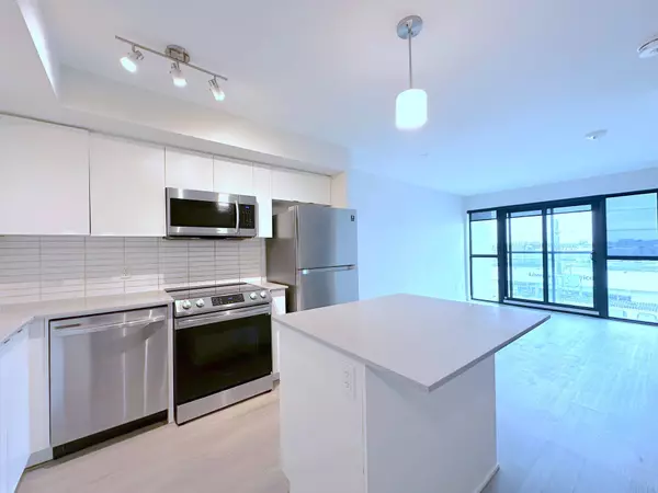 3385 Dundas ST W #409, Toronto W02, ON M6S 2S2