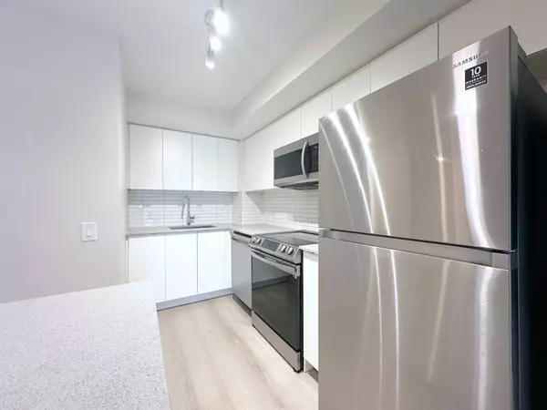 3385 Dundas ST W #410, Toronto W02, ON M6S 2S2