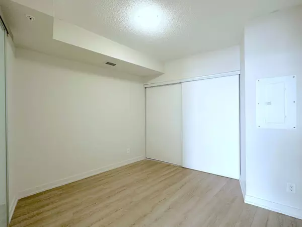 763 Woodbine AVE #403, Toronto E02, ON M4E 2J4