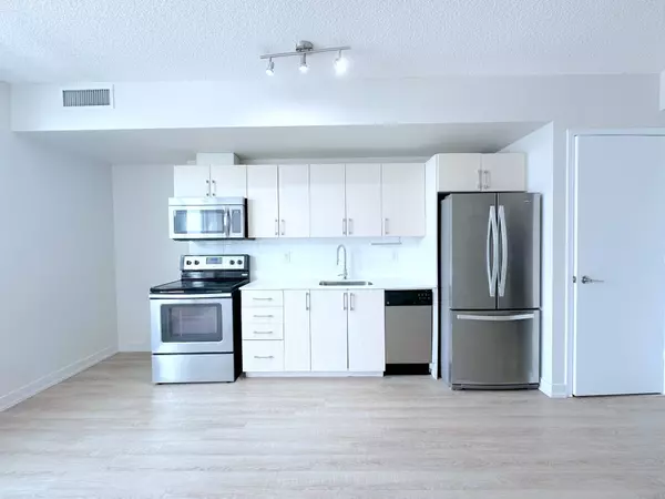 763 Woodbine AVE #403, Toronto E02, ON M4E 2J4