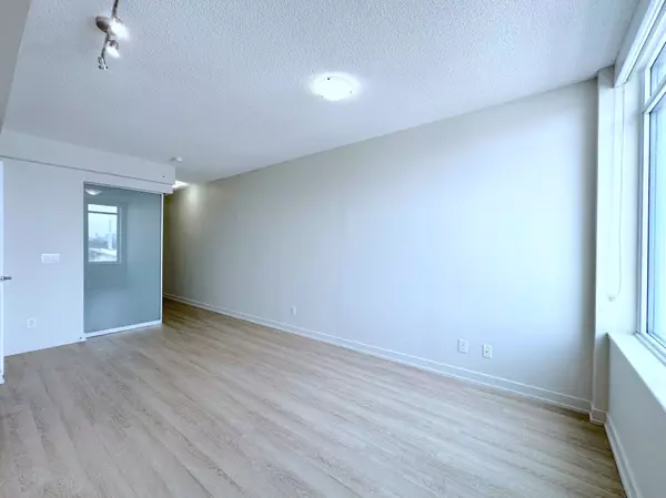 763 Woodbine AVE #403, Toronto E02, ON M4E 2J4