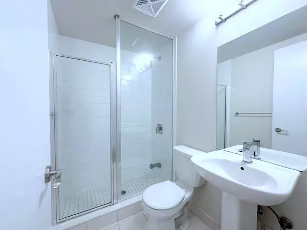 763 Woodbine AVE #403, Toronto E02, ON M4E 2J4