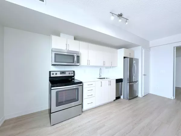 763 Woodbine AVE #403, Toronto E02, ON M4E 2J4