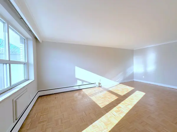 276 St Clair AVE W #208, Toronto C02, ON M4V 1R9