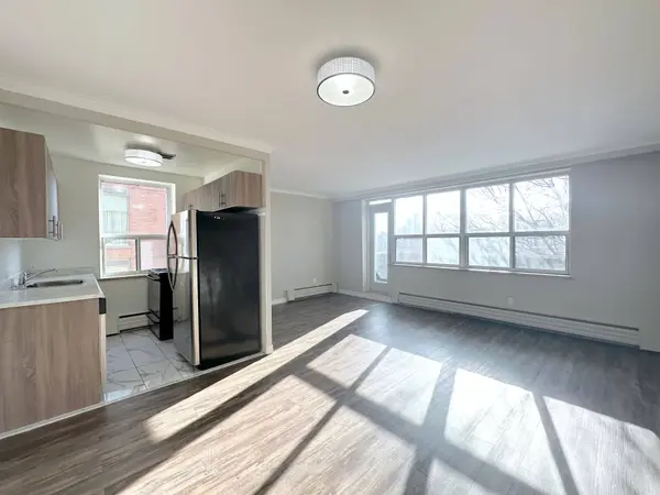 276 St Clair AVE W #304, Toronto C02, ON M4V 1R9