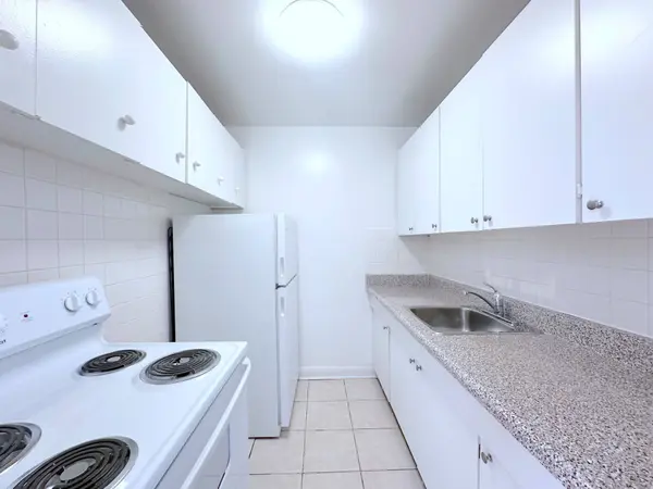 276 St Clair AVE W #208, Toronto C02, ON M4V 1R9