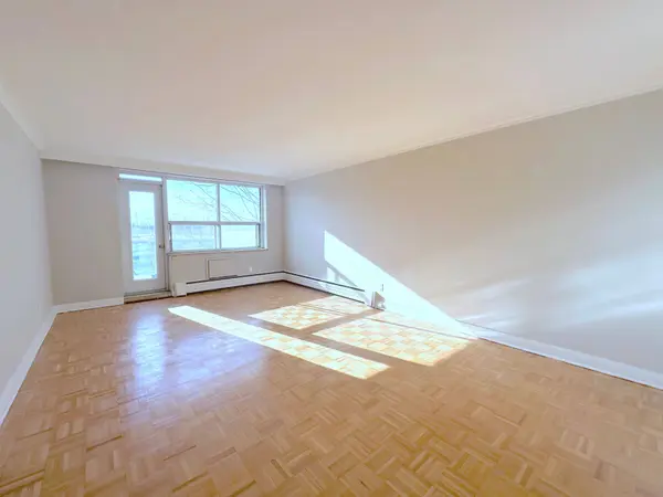 276 St Clair AVE W #208, Toronto C02, ON M4V 1R9