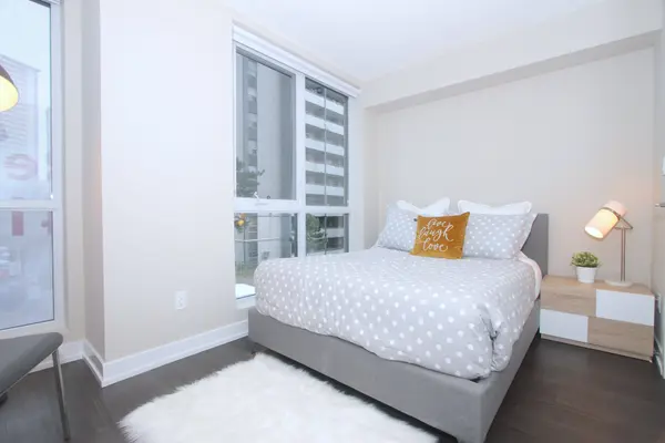 282 Bleecker ST, Toronto C08, ON M4X 0A2