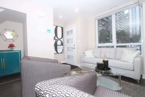 282 Bleecker ST, Toronto C08, ON M4X 0A2