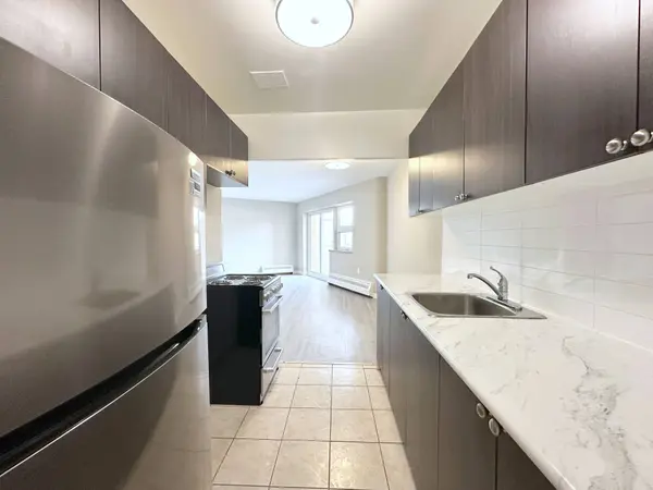 32 Carluke CRES #201, Toronto C12, ON M2L 2J3