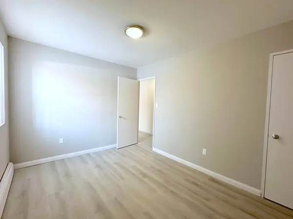 38 Carluke CRES #104, Toronto C12, ON M2L 2X9