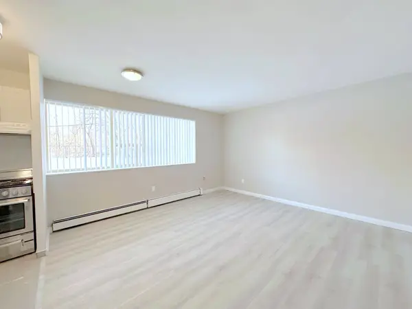 38 Carluke CRES #104, Toronto C12, ON M2L 2X9