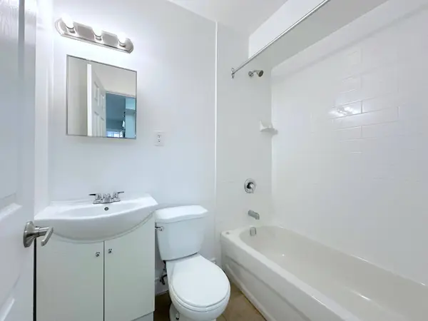 7 Glen RD #2, Toronto C08, ON M4X 1M4