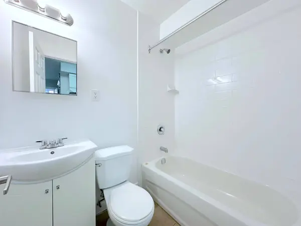 7 Glen RD #2, Toronto C08, ON M4X 1M4