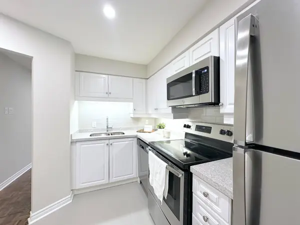 17 Brookbanks DR #104, Toronto C13, ON M3A 3R9