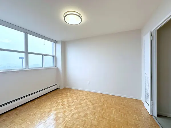 5 Brookbanks DR #1407, Toronto C13, ON M3A 2T1