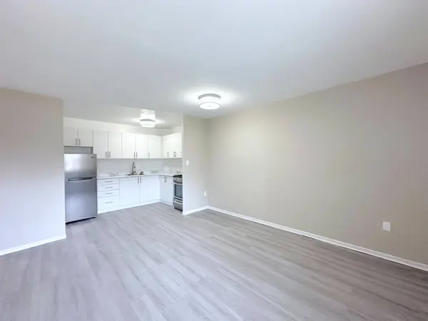 32 Carluke CRES #103, Toronto C12, ON M2L 2J3