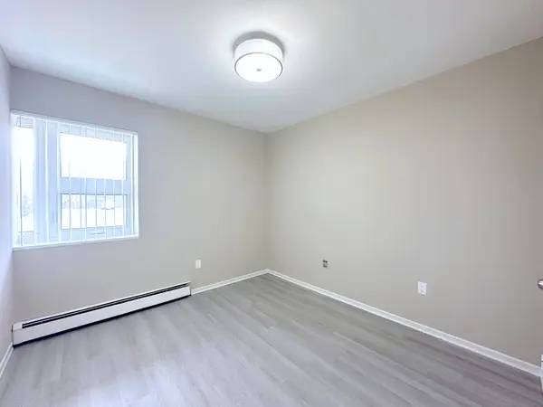 32 Carluke CRES #103, Toronto C12, ON M2L 2J3