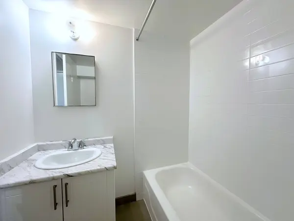 32 Carluke CRES #103, Toronto C12, ON M2L 2J3