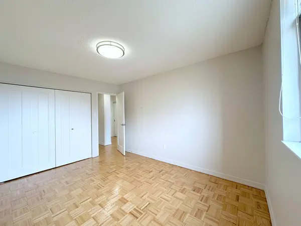 30 Denton AVE #702, Toronto E06, ON M1L 4P2