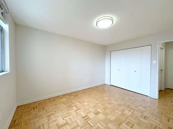 30 Denton AVE #702, Toronto E06, ON M1L 4P2