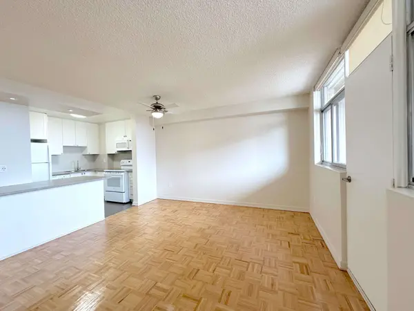 30 Denton AVE #702, Toronto E06, ON M1L 4P2