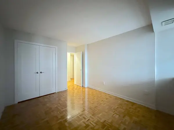 190 Clark BLVD #807, Brampton, ON L6T 4A8