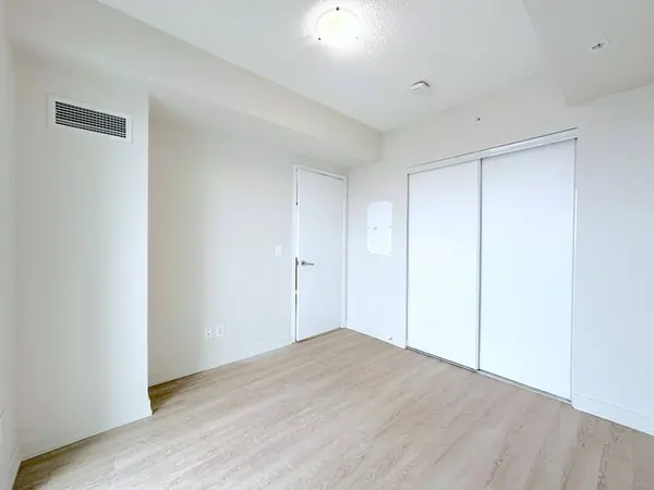 763 Woodbine AVE #605, Toronto E02, ON M4E 2J4