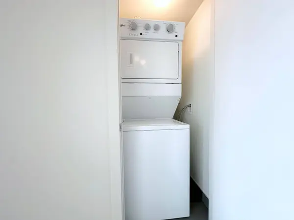 3385 Dundas ST W #623, Toronto W02, ON M6S 2S2