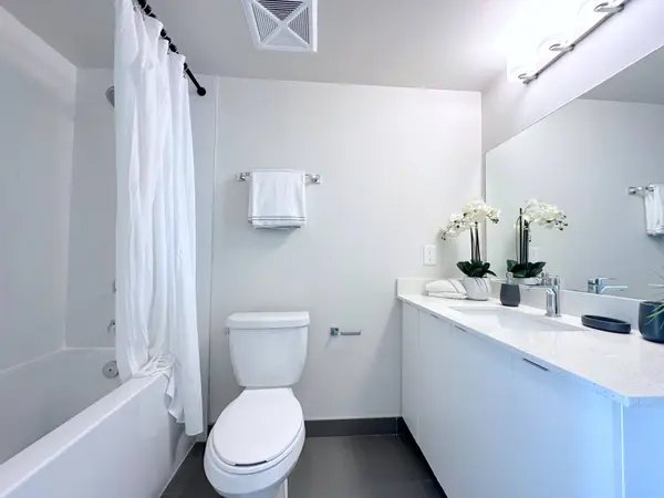 3385 Dundas ST W #623, Toronto W02, ON M6S 2S2