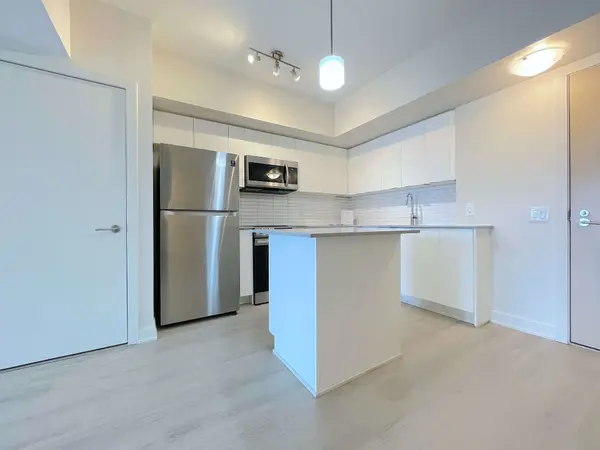 3385 Dundas ST W #606, Toronto W02, ON M6S 2S2