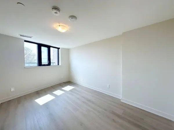 3385 Dundas ST W #623, Toronto W02, ON M6S 2S2