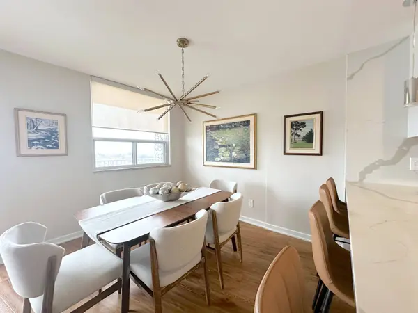 125 Forsythe ST #1201, Oakville, ON L6K 3K1