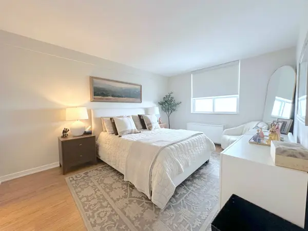 125 Forsythe ST #1201, Oakville, ON L6K 3K1