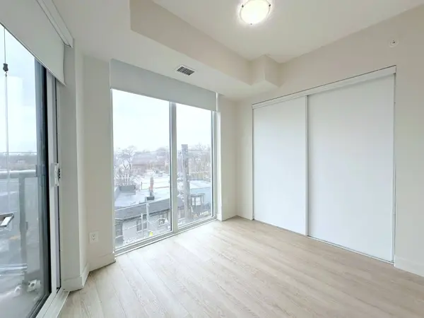 763 Woodbine AVE #404, Toronto E02, ON M4E 2J4