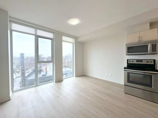 763 Woodbine AVE #404, Toronto E02, ON M4E 2J4