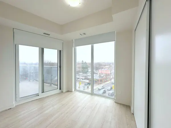 763 Woodbine AVE #404, Toronto E02, ON M4E 2J4